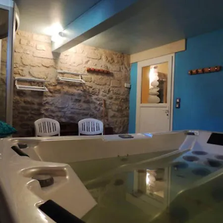 Maison De 4 Chambres Avec Vue Sur Le Lac Jardin Clos Et Wifi A Sur Ailette Ferienhaus *